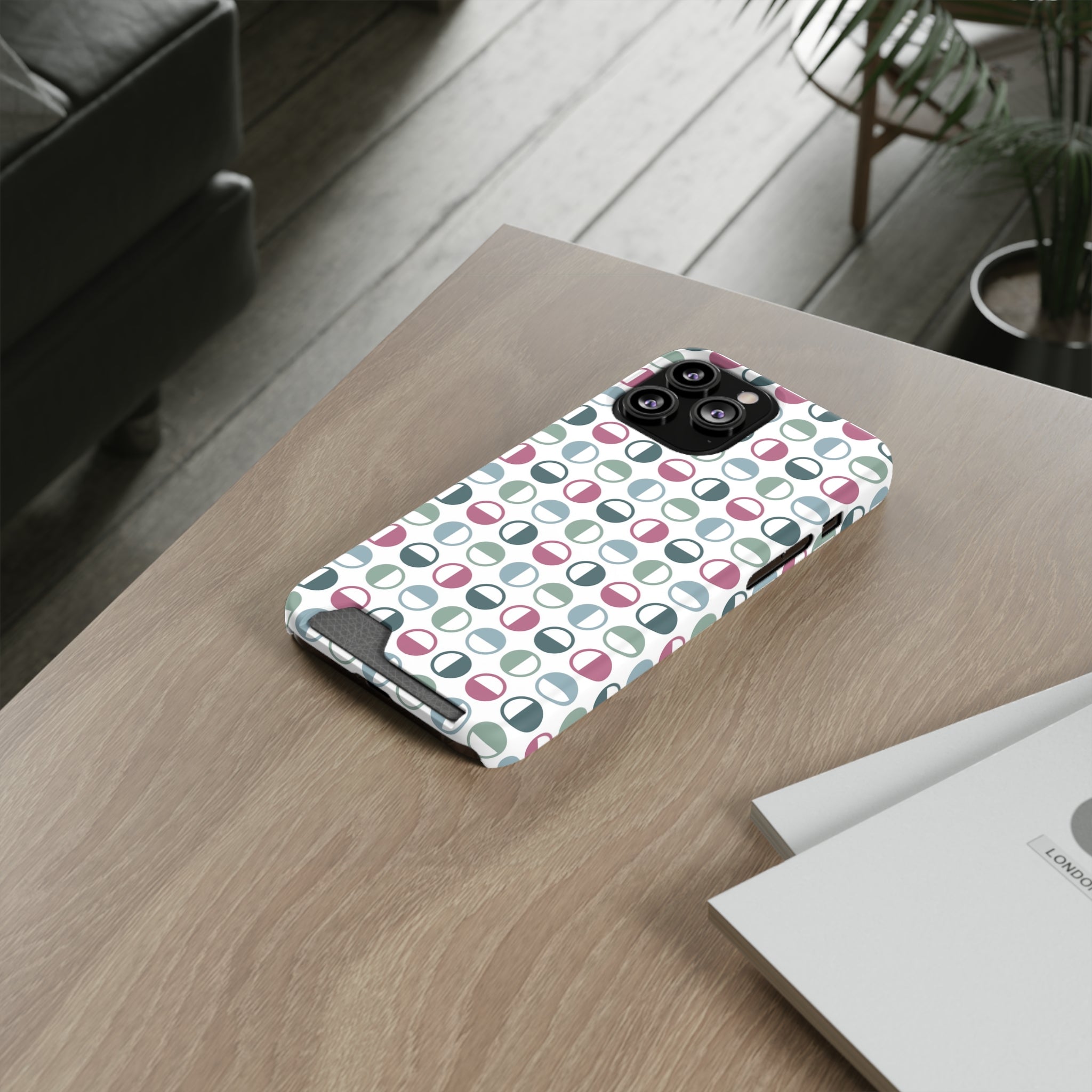 Trendy Phone Case with Card Holder - Geometric Pattern for Stylish Protection