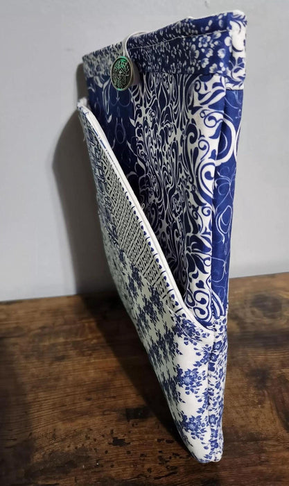 Shades Of Blue Pattern Padded Kindle eReader Tablet Book Cover Carrier with Big Front Pocket